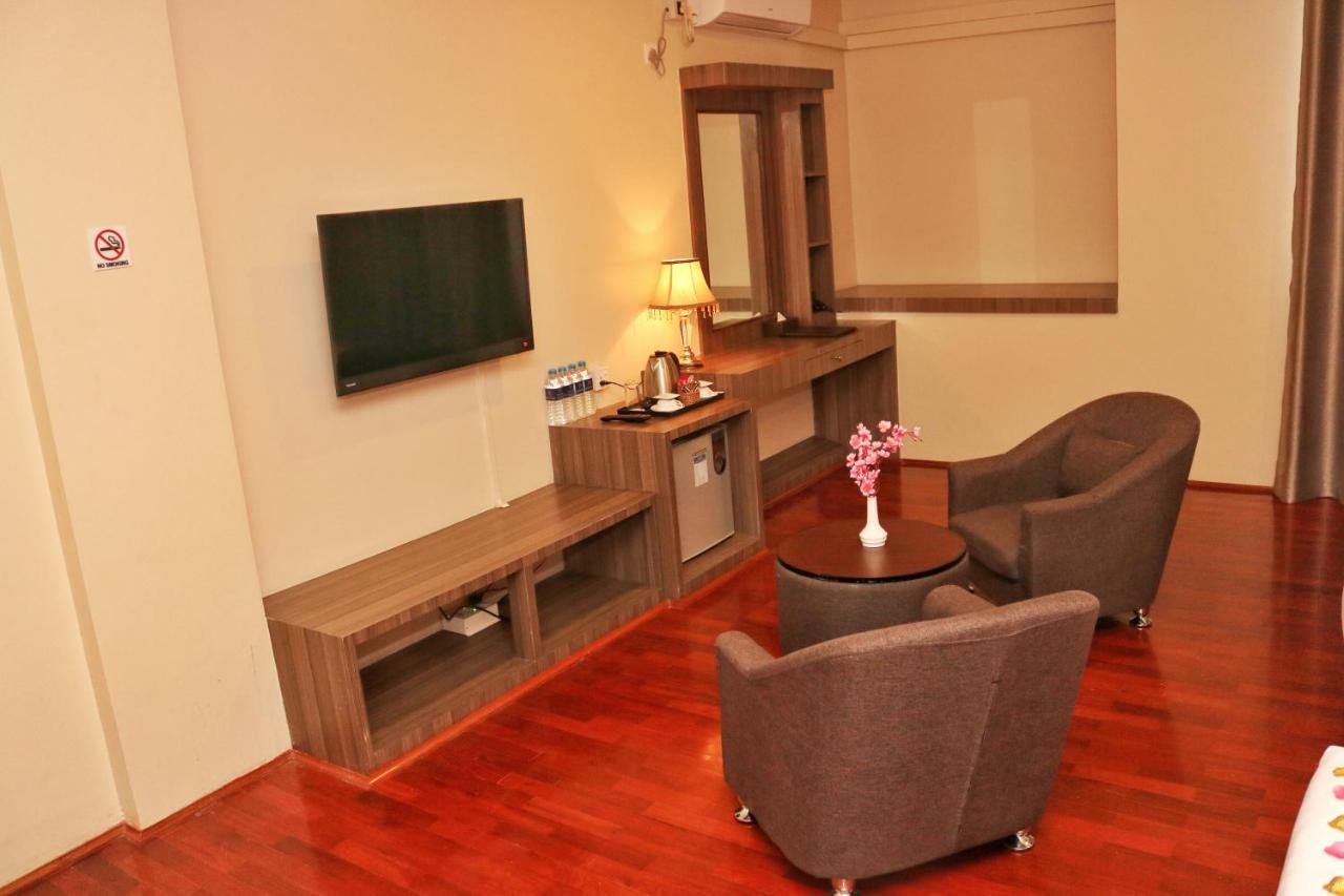 Hotel Htein Thar Таунджи Екстериор снимка